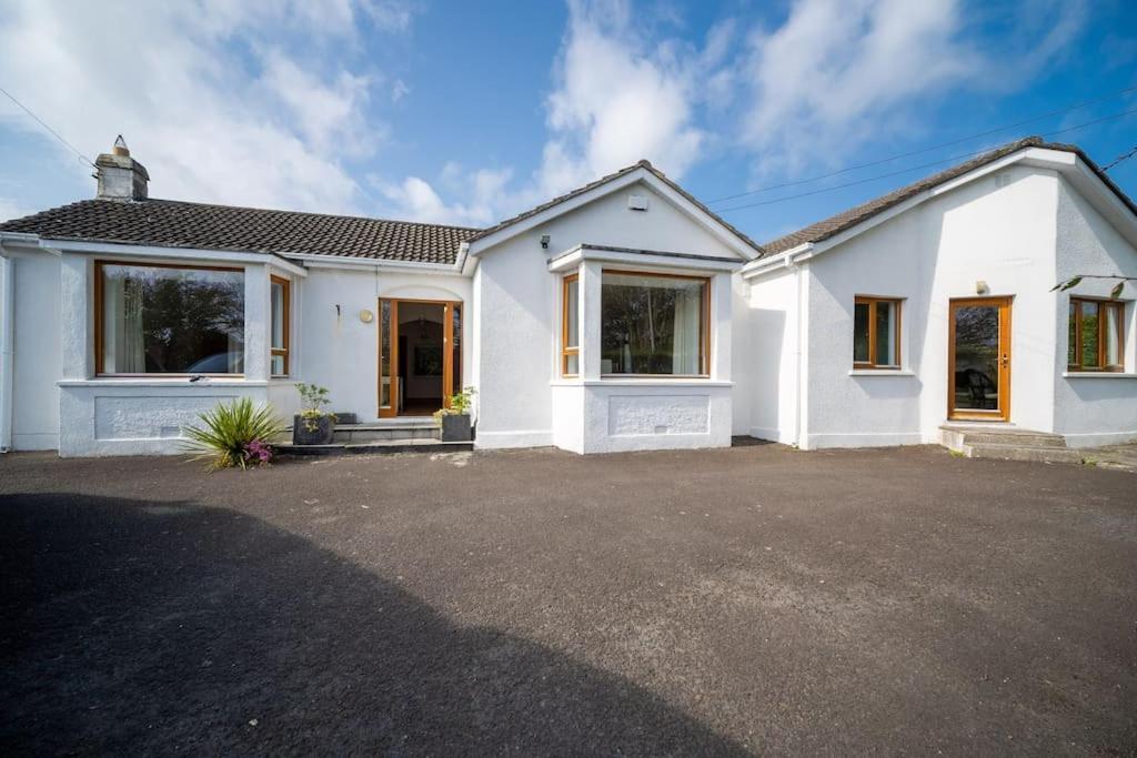 The Moorings- Near The Sea Villa Tramore Exterior foto